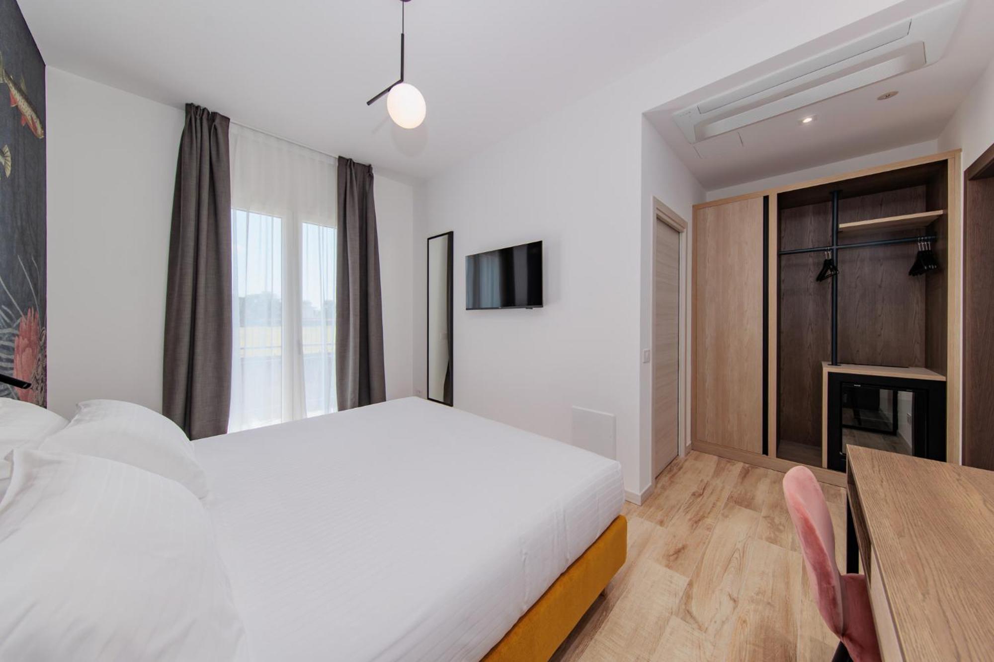 Ophelia Hotel Cazzago San Martino Bagian luar foto