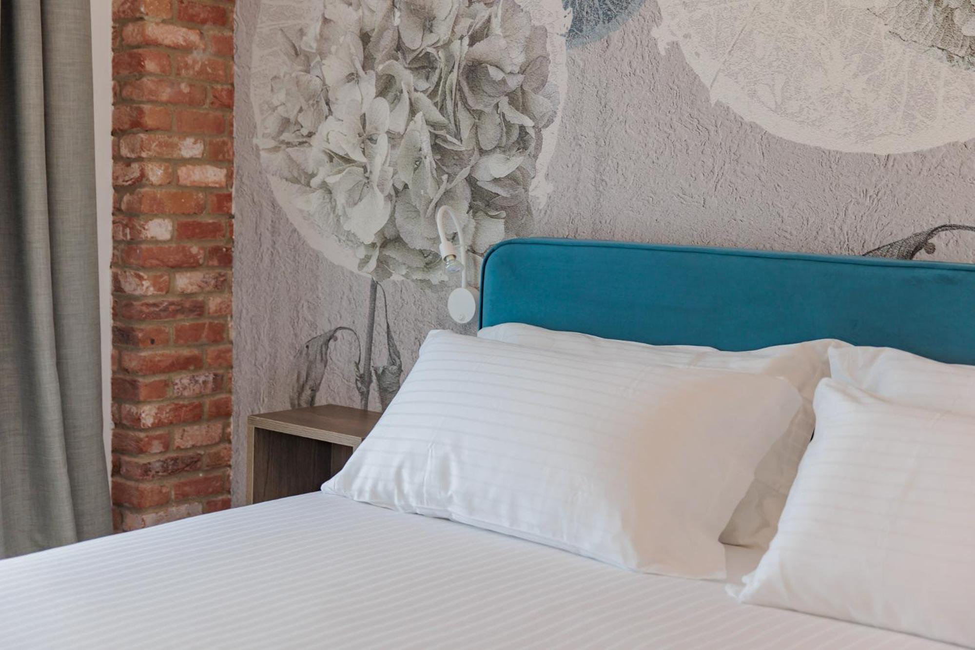 Ophelia Hotel Cazzago San Martino Bagian luar foto